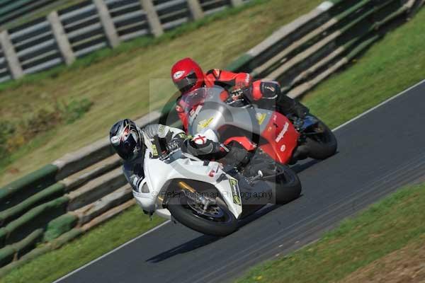 Mallory park Leicestershire;Mallory park photographs;Motorcycle action photographs;event digital images;eventdigitalimages;mallory park;no limits trackday;peter wileman photography;trackday;trackday digital images;trackday photos