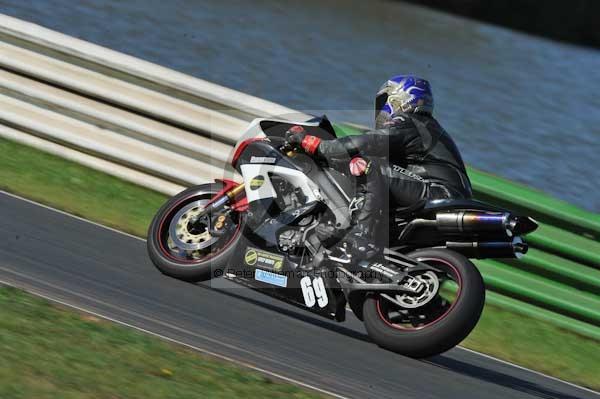 Mallory park Leicestershire;Mallory park photographs;Motorcycle action photographs;event digital images;eventdigitalimages;mallory park;no limits trackday;peter wileman photography;trackday;trackday digital images;trackday photos