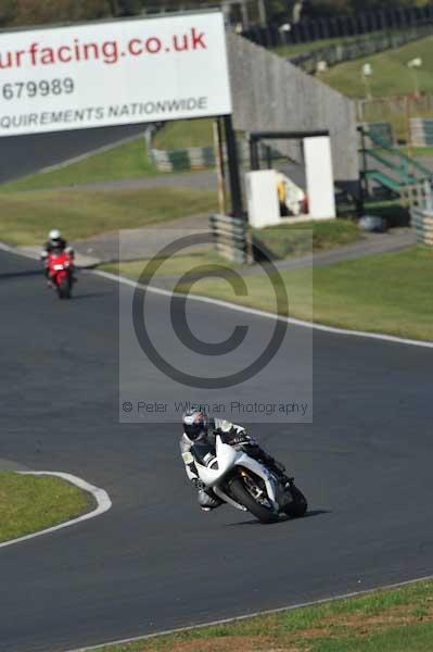 Mallory park Leicestershire;Mallory park photographs;Motorcycle action photographs;event digital images;eventdigitalimages;mallory park;no limits trackday;peter wileman photography;trackday;trackday digital images;trackday photos