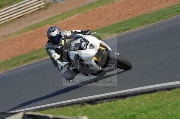 Mallory park Leicestershire;Mallory park photographs;Motorcycle action photographs;event digital images;eventdigitalimages;mallory park;no limits trackday;peter wileman photography;trackday;trackday digital images;trackday photos