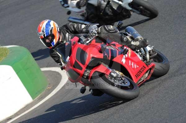 Mallory park Leicestershire;Mallory park photographs;Motorcycle action photographs;event digital images;eventdigitalimages;mallory park;no limits trackday;peter wileman photography;trackday;trackday digital images;trackday photos
