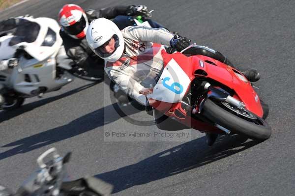 Mallory park Leicestershire;Mallory park photographs;Motorcycle action photographs;event digital images;eventdigitalimages;mallory park;no limits trackday;peter wileman photography;trackday;trackday digital images;trackday photos