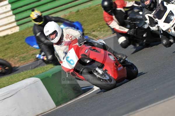 Mallory park Leicestershire;Mallory park photographs;Motorcycle action photographs;event digital images;eventdigitalimages;mallory park;no limits trackday;peter wileman photography;trackday;trackday digital images;trackday photos