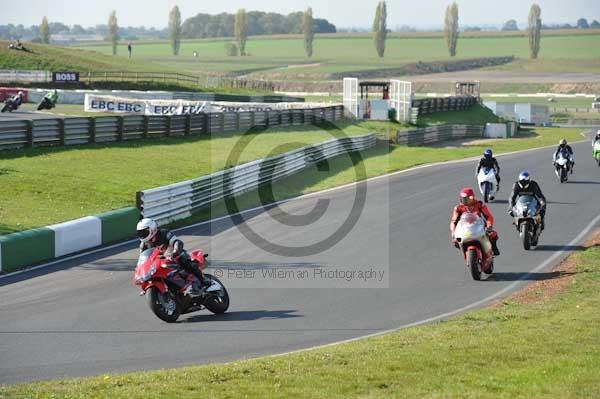 Mallory park Leicestershire;Mallory park photographs;Motorcycle action photographs;event digital images;eventdigitalimages;mallory park;no limits trackday;peter wileman photography;trackday;trackday digital images;trackday photos
