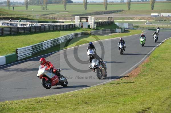 Mallory park Leicestershire;Mallory park photographs;Motorcycle action photographs;event digital images;eventdigitalimages;mallory park;no limits trackday;peter wileman photography;trackday;trackday digital images;trackday photos