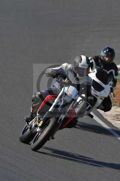 Mallory park Leicestershire;Mallory park photographs;Motorcycle action photographs;event digital images;eventdigitalimages;mallory park;no limits trackday;peter wileman photography;trackday;trackday digital images;trackday photos