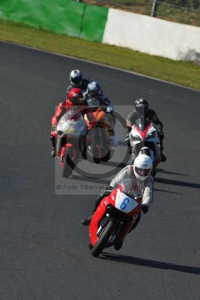 Mallory park Leicestershire;Mallory park photographs;Motorcycle action photographs;event digital images;eventdigitalimages;mallory park;no limits trackday;peter wileman photography;trackday;trackday digital images;trackday photos