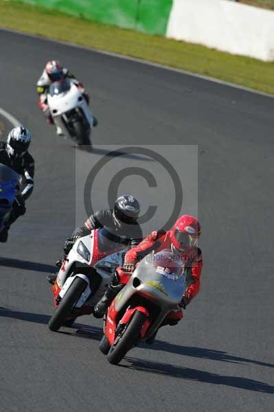 Mallory park Leicestershire;Mallory park photographs;Motorcycle action photographs;event digital images;eventdigitalimages;mallory park;no limits trackday;peter wileman photography;trackday;trackday digital images;trackday photos