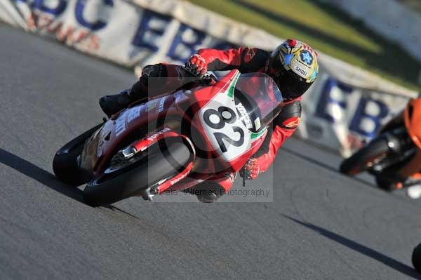 Mallory park Leicestershire;Mallory park photographs;Motorcycle action photographs;event digital images;eventdigitalimages;mallory park;no limits trackday;peter wileman photography;trackday;trackday digital images;trackday photos