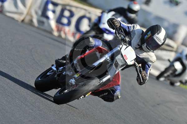 Mallory park Leicestershire;Mallory park photographs;Motorcycle action photographs;event digital images;eventdigitalimages;mallory park;no limits trackday;peter wileman photography;trackday;trackday digital images;trackday photos