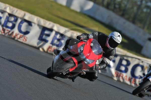 Mallory park Leicestershire;Mallory park photographs;Motorcycle action photographs;event digital images;eventdigitalimages;mallory park;no limits trackday;peter wileman photography;trackday;trackday digital images;trackday photos