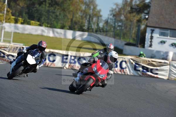 Mallory park Leicestershire;Mallory park photographs;Motorcycle action photographs;event digital images;eventdigitalimages;mallory park;no limits trackday;peter wileman photography;trackday;trackday digital images;trackday photos