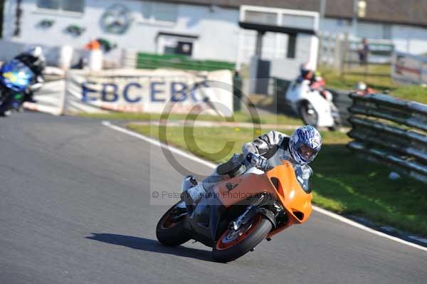 Mallory park Leicestershire;Mallory park photographs;Motorcycle action photographs;event digital images;eventdigitalimages;mallory park;no limits trackday;peter wileman photography;trackday;trackday digital images;trackday photos