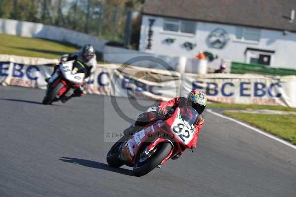 Mallory park Leicestershire;Mallory park photographs;Motorcycle action photographs;event digital images;eventdigitalimages;mallory park;no limits trackday;peter wileman photography;trackday;trackday digital images;trackday photos