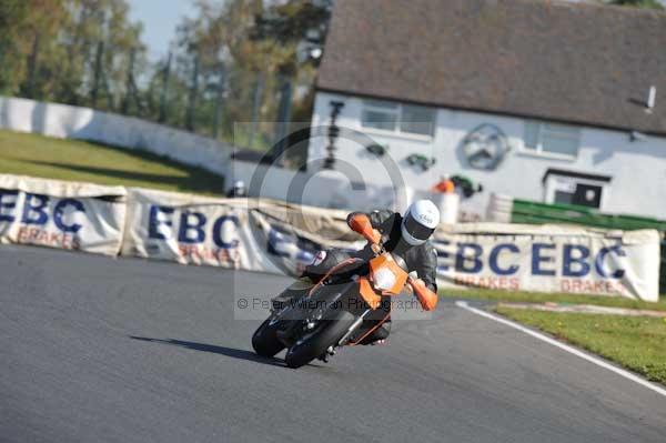 Mallory park Leicestershire;Mallory park photographs;Motorcycle action photographs;event digital images;eventdigitalimages;mallory park;no limits trackday;peter wileman photography;trackday;trackday digital images;trackday photos