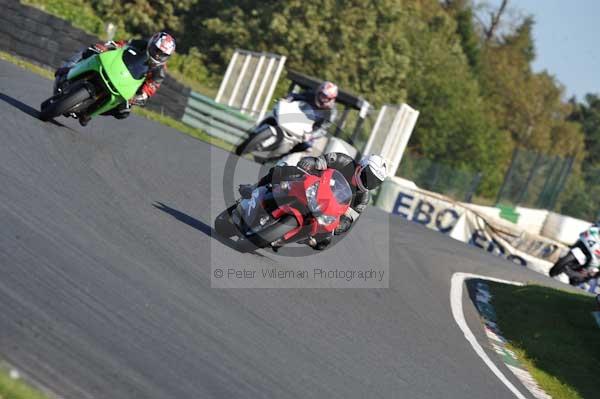 Mallory park Leicestershire;Mallory park photographs;Motorcycle action photographs;event digital images;eventdigitalimages;mallory park;no limits trackday;peter wileman photography;trackday;trackday digital images;trackday photos