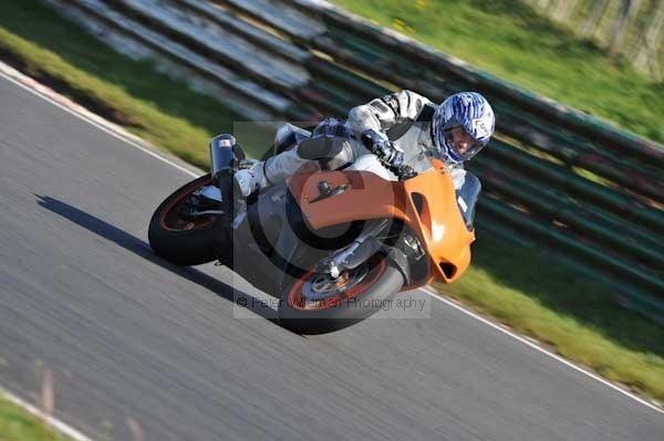 Mallory park Leicestershire;Mallory park photographs;Motorcycle action photographs;event digital images;eventdigitalimages;mallory park;no limits trackday;peter wileman photography;trackday;trackday digital images;trackday photos