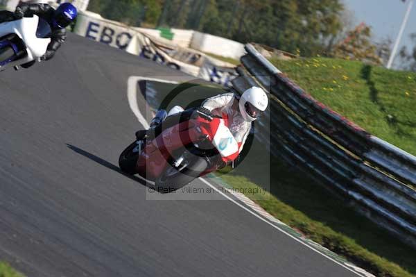 Mallory park Leicestershire;Mallory park photographs;Motorcycle action photographs;event digital images;eventdigitalimages;mallory park;no limits trackday;peter wileman photography;trackday;trackday digital images;trackday photos