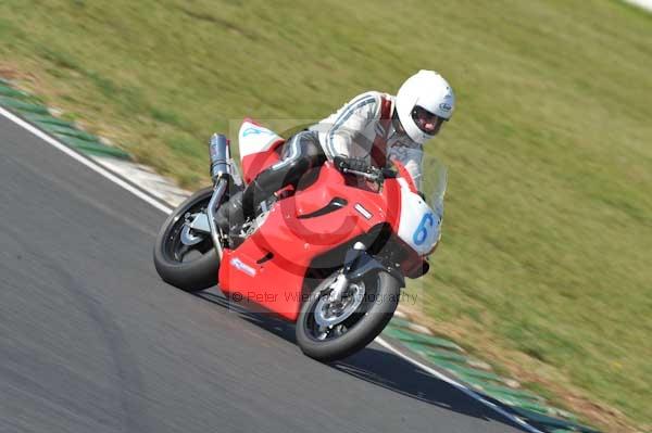 Mallory park Leicestershire;Mallory park photographs;Motorcycle action photographs;event digital images;eventdigitalimages;mallory park;no limits trackday;peter wileman photography;trackday;trackday digital images;trackday photos
