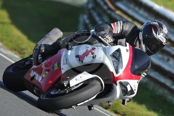 Mallory park Leicestershire;Mallory park photographs;Motorcycle action photographs;event digital images;eventdigitalimages;mallory park;no limits trackday;peter wileman photography;trackday;trackday digital images;trackday photos