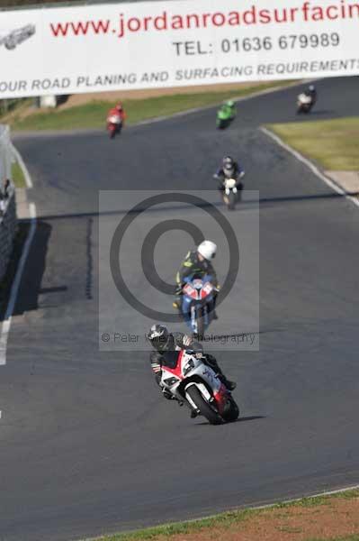 Mallory park Leicestershire;Mallory park photographs;Motorcycle action photographs;event digital images;eventdigitalimages;mallory park;no limits trackday;peter wileman photography;trackday;trackday digital images;trackday photos