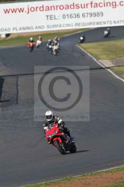 Mallory park Leicestershire;Mallory park photographs;Motorcycle action photographs;event digital images;eventdigitalimages;mallory park;no limits trackday;peter wileman photography;trackday;trackday digital images;trackday photos