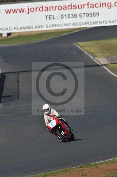 Mallory park Leicestershire;Mallory park photographs;Motorcycle action photographs;event digital images;eventdigitalimages;mallory park;no limits trackday;peter wileman photography;trackday;trackday digital images;trackday photos