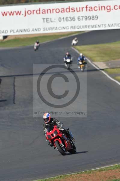 Mallory park Leicestershire;Mallory park photographs;Motorcycle action photographs;event digital images;eventdigitalimages;mallory park;no limits trackday;peter wileman photography;trackday;trackday digital images;trackday photos