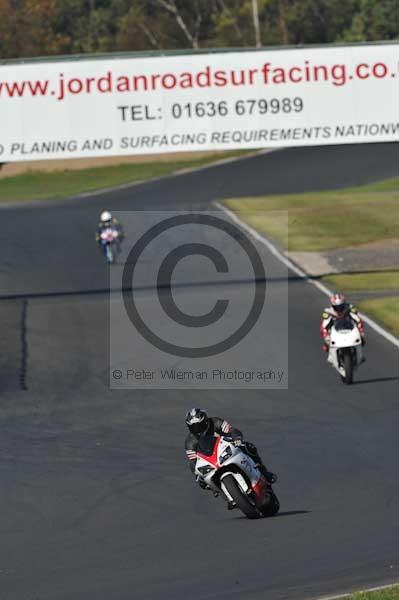 Mallory park Leicestershire;Mallory park photographs;Motorcycle action photographs;event digital images;eventdigitalimages;mallory park;no limits trackday;peter wileman photography;trackday;trackday digital images;trackday photos