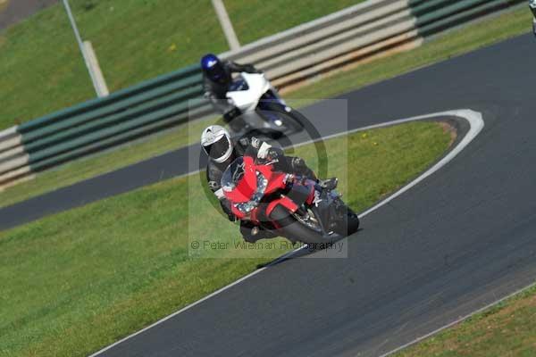 Mallory park Leicestershire;Mallory park photographs;Motorcycle action photographs;event digital images;eventdigitalimages;mallory park;no limits trackday;peter wileman photography;trackday;trackday digital images;trackday photos
