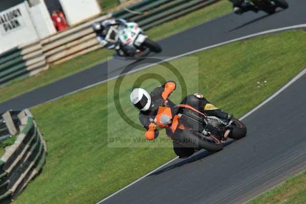 Mallory park Leicestershire;Mallory park photographs;Motorcycle action photographs;event digital images;eventdigitalimages;mallory park;no limits trackday;peter wileman photography;trackday;trackday digital images;trackday photos