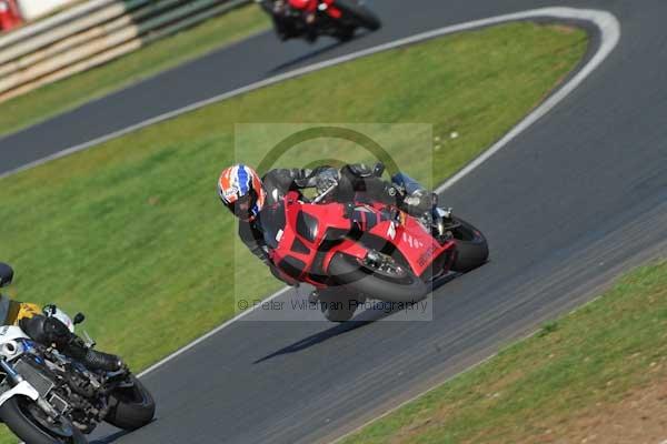 Mallory park Leicestershire;Mallory park photographs;Motorcycle action photographs;event digital images;eventdigitalimages;mallory park;no limits trackday;peter wileman photography;trackday;trackday digital images;trackday photos