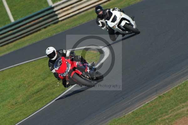 Mallory park Leicestershire;Mallory park photographs;Motorcycle action photographs;event digital images;eventdigitalimages;mallory park;no limits trackday;peter wileman photography;trackday;trackday digital images;trackday photos