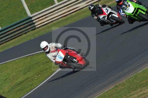 Mallory park Leicestershire;Mallory park photographs;Motorcycle action photographs;event digital images;eventdigitalimages;mallory park;no limits trackday;peter wileman photography;trackday;trackday digital images;trackday photos