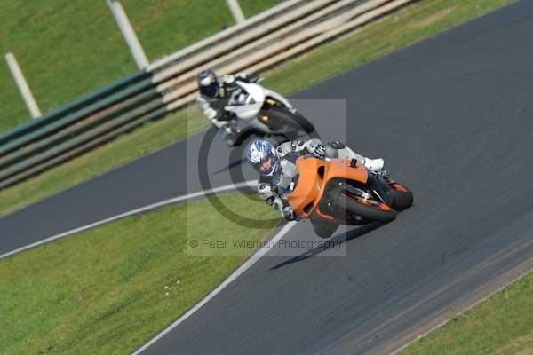 Mallory park Leicestershire;Mallory park photographs;Motorcycle action photographs;event digital images;eventdigitalimages;mallory park;no limits trackday;peter wileman photography;trackday;trackday digital images;trackday photos