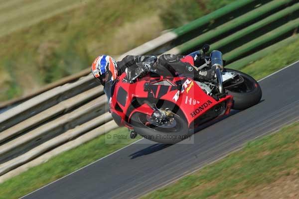Mallory park Leicestershire;Mallory park photographs;Motorcycle action photographs;event digital images;eventdigitalimages;mallory park;no limits trackday;peter wileman photography;trackday;trackday digital images;trackday photos