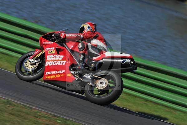 Mallory park Leicestershire;Mallory park photographs;Motorcycle action photographs;event digital images;eventdigitalimages;mallory park;no limits trackday;peter wileman photography;trackday;trackday digital images;trackday photos