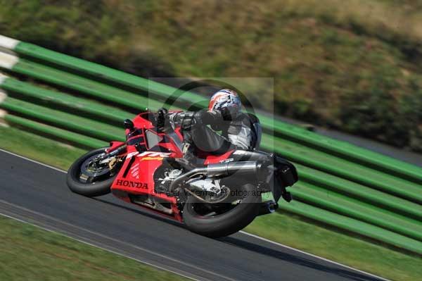 Mallory park Leicestershire;Mallory park photographs;Motorcycle action photographs;event digital images;eventdigitalimages;mallory park;no limits trackday;peter wileman photography;trackday;trackday digital images;trackday photos