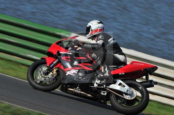 Mallory park Leicestershire;Mallory park photographs;Motorcycle action photographs;event digital images;eventdigitalimages;mallory park;no limits trackday;peter wileman photography;trackday;trackday digital images;trackday photos