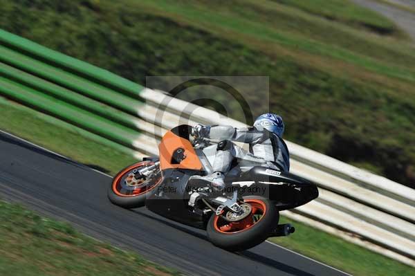 Mallory park Leicestershire;Mallory park photographs;Motorcycle action photographs;event digital images;eventdigitalimages;mallory park;no limits trackday;peter wileman photography;trackday;trackday digital images;trackday photos