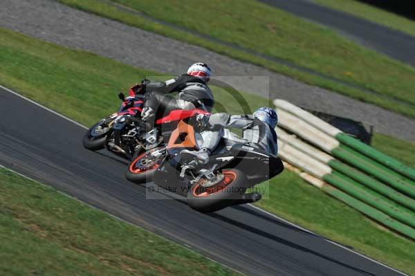 Mallory park Leicestershire;Mallory park photographs;Motorcycle action photographs;event digital images;eventdigitalimages;mallory park;no limits trackday;peter wileman photography;trackday;trackday digital images;trackday photos