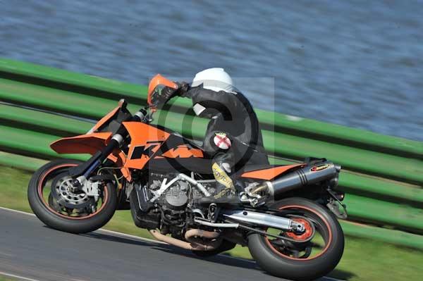 Mallory park Leicestershire;Mallory park photographs;Motorcycle action photographs;event digital images;eventdigitalimages;mallory park;no limits trackday;peter wileman photography;trackday;trackday digital images;trackday photos
