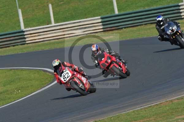 Mallory park Leicestershire;Mallory park photographs;Motorcycle action photographs;event digital images;eventdigitalimages;mallory park;no limits trackday;peter wileman photography;trackday;trackday digital images;trackday photos