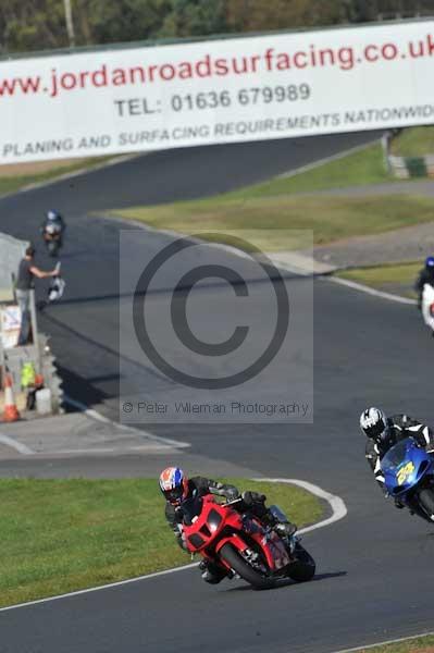 Mallory park Leicestershire;Mallory park photographs;Motorcycle action photographs;event digital images;eventdigitalimages;mallory park;no limits trackday;peter wileman photography;trackday;trackday digital images;trackday photos