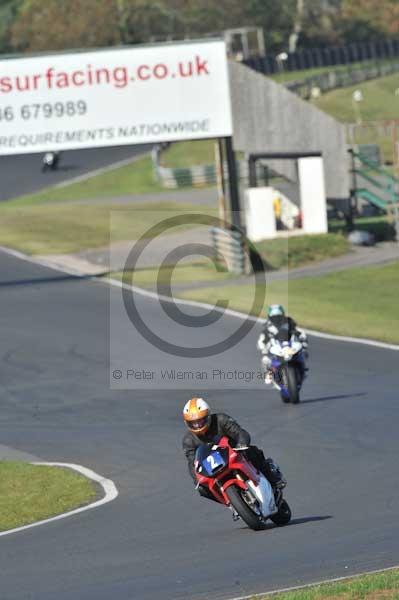 Mallory park Leicestershire;Mallory park photographs;Motorcycle action photographs;event digital images;eventdigitalimages;mallory park;no limits trackday;peter wileman photography;trackday;trackday digital images;trackday photos