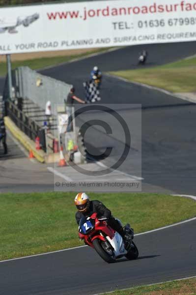 Mallory park Leicestershire;Mallory park photographs;Motorcycle action photographs;event digital images;eventdigitalimages;mallory park;no limits trackday;peter wileman photography;trackday;trackday digital images;trackday photos