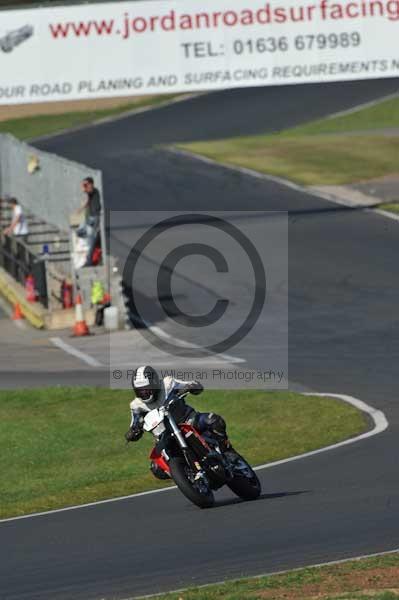 Mallory park Leicestershire;Mallory park photographs;Motorcycle action photographs;event digital images;eventdigitalimages;mallory park;no limits trackday;peter wileman photography;trackday;trackday digital images;trackday photos