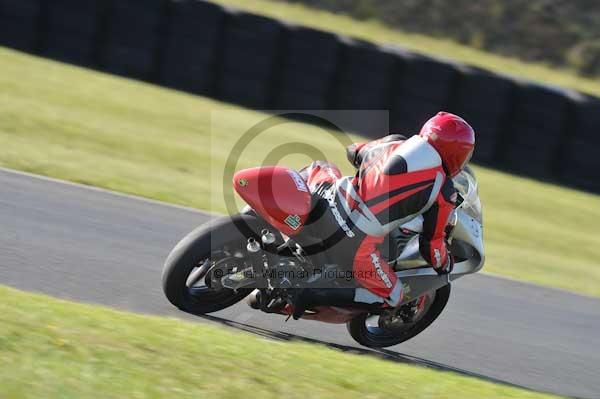 Mallory park Leicestershire;Mallory park photographs;Motorcycle action photographs;event digital images;eventdigitalimages;mallory park;no limits trackday;peter wileman photography;trackday;trackday digital images;trackday photos