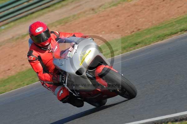 Mallory park Leicestershire;Mallory park photographs;Motorcycle action photographs;event digital images;eventdigitalimages;mallory park;no limits trackday;peter wileman photography;trackday;trackday digital images;trackday photos