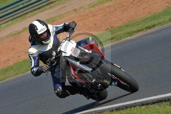 Mallory park Leicestershire;Mallory park photographs;Motorcycle action photographs;event digital images;eventdigitalimages;mallory park;no limits trackday;peter wileman photography;trackday;trackday digital images;trackday photos